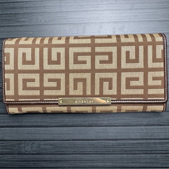 Givenchy 4G Long Organizer | LIKE NEW - Picture 1 of 9